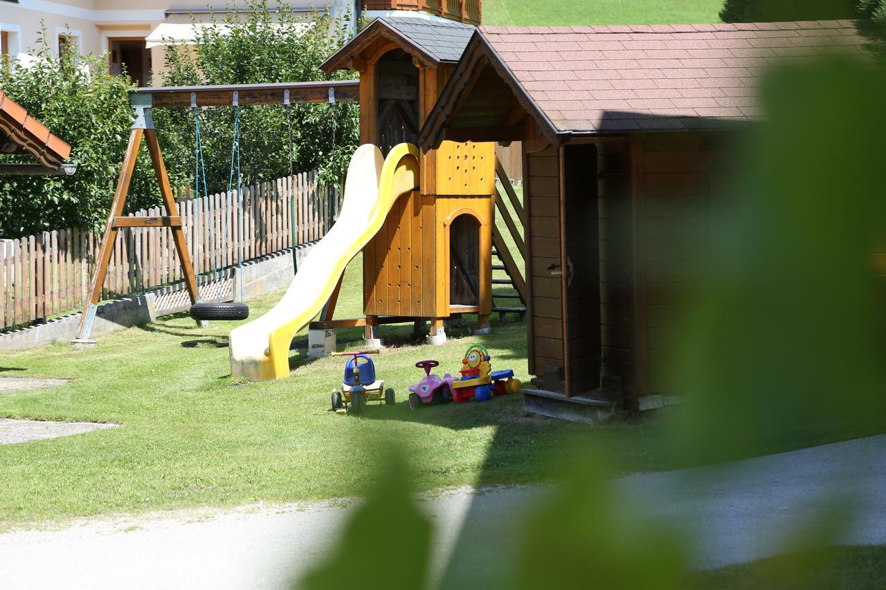 Appartments Am Esslgut Haus im Ennstal Luaran gambar