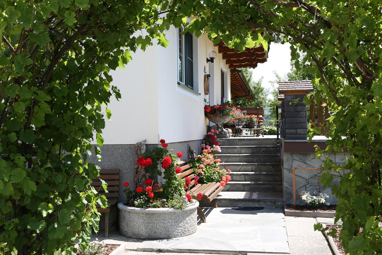 Appartments Am Esslgut Haus im Ennstal Luaran gambar